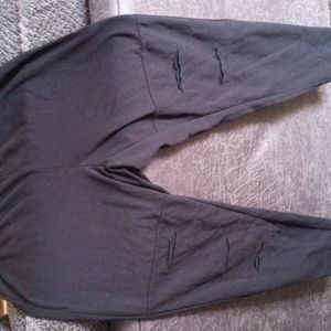 Black ripped leggingd